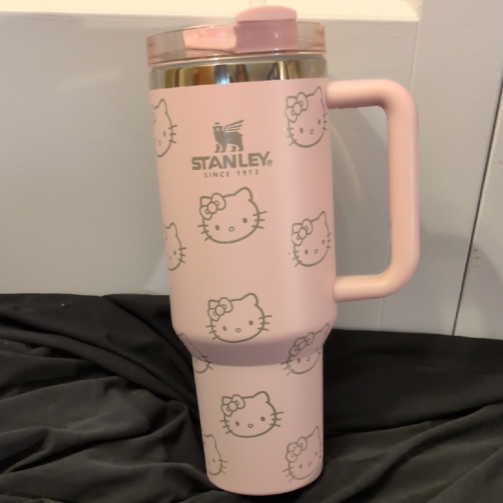 Stanley 40 Oz.Pink Hello Kitty Pattern Travel Mug